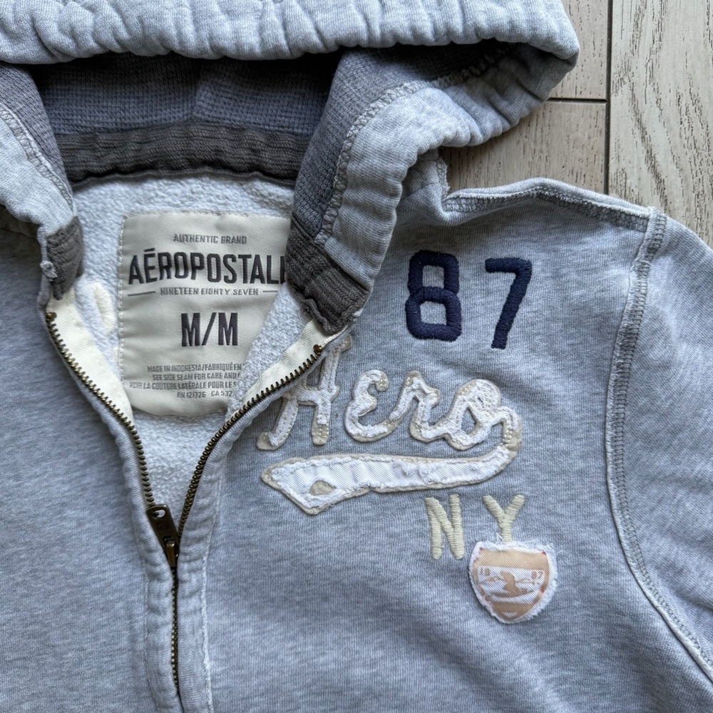Y2K Aeropostale Women’s Gray Zip-Up Hoodie - Picture 2 of 4